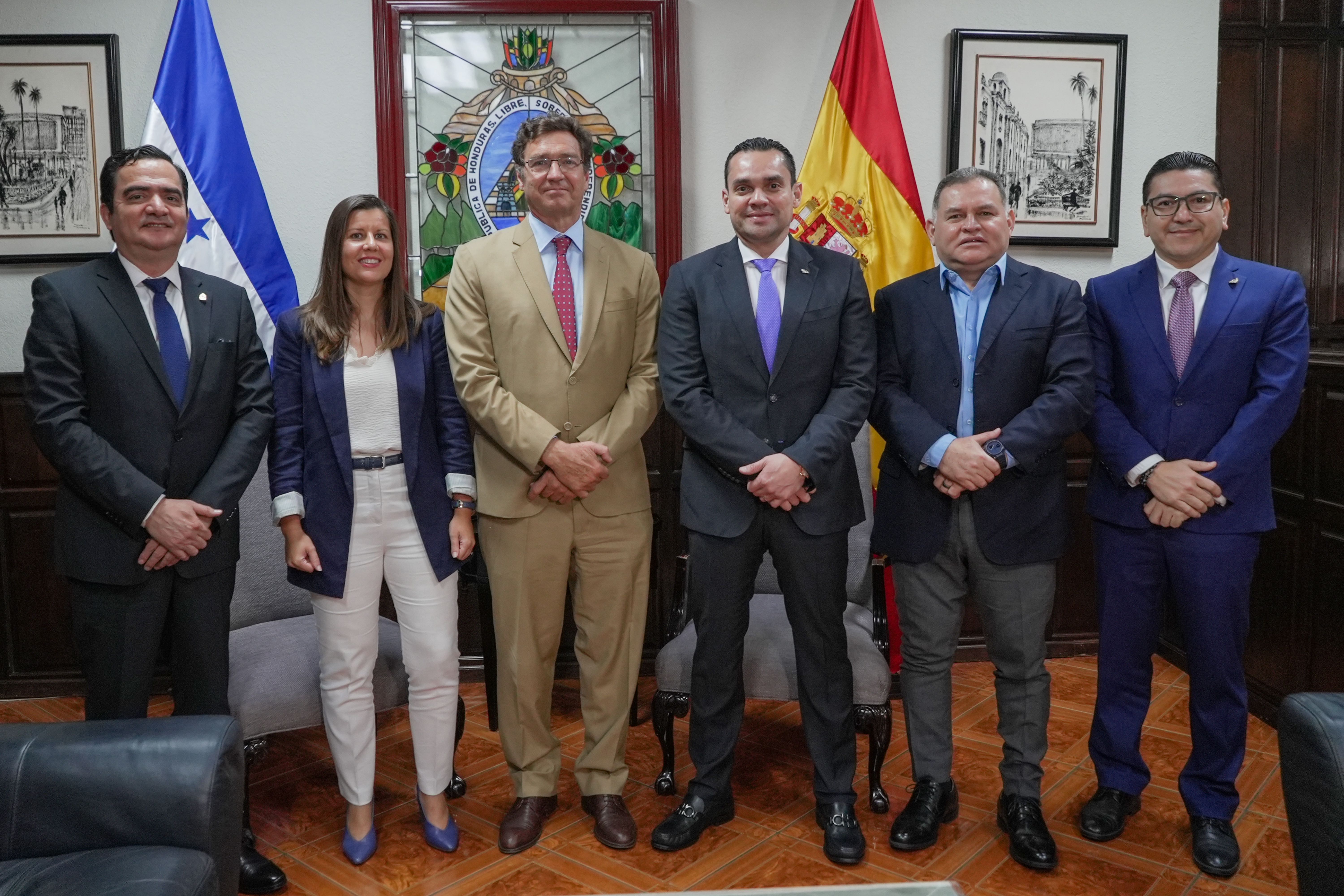 Presidente del CN y embajador de España dialogan sobre cooperación para el desarrollo